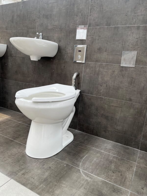 TAZA AMBIENTE SUPERIOR Taza Institucional Entrada Superior Artica/Asiento Norma Ada Lecco Comercial